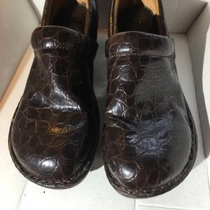 BOC nursing closed back clog comfort foot bed.